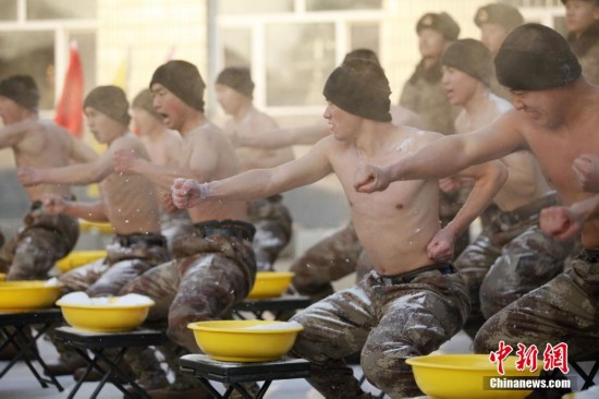 在挑战极限训练中争当有灵魂,有本事,有血性,有品德的新一代革命军人