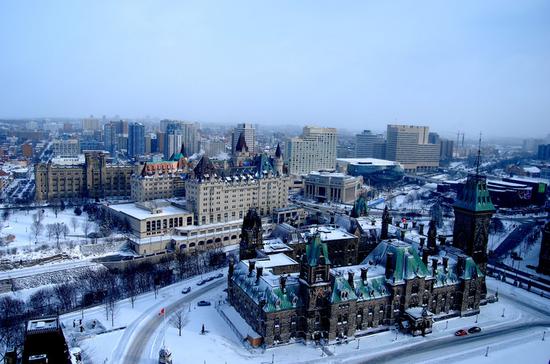 时尚     渥太华(加拿大)     这座城市有世上最大的天然溜冰场——里