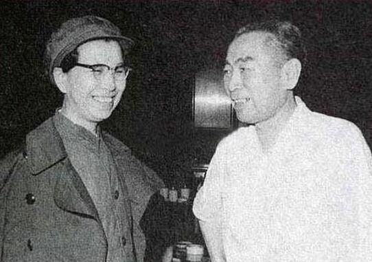 江青曾炫耀小学学历:书读多了也并不见得有用