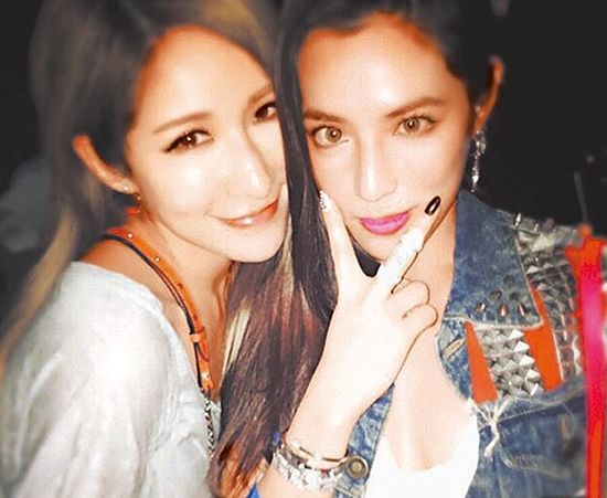 滚动 > 正文    据台湾媒体报道,吴建豪与新加坡百亿千金老婆石贞善