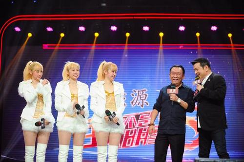 侯宝林的三胞胎外孙女亮相