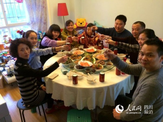 兰州2月18日电(朱虹)今天是羊年春节长假第一天,农历除夕,万家团圆日