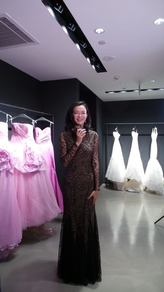 李艾本月将与经纪人男友领证 戴军等送祝福/图