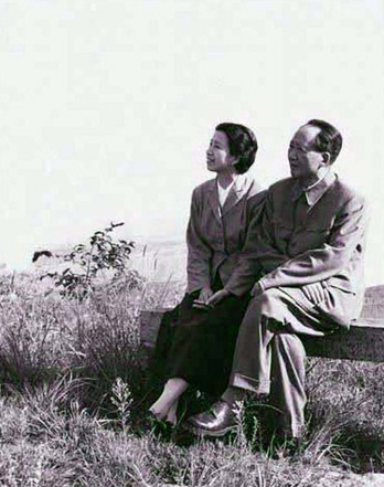 江青为何冲毛泽东狂叫:"你怀念杨开慧,我想念唐纳!