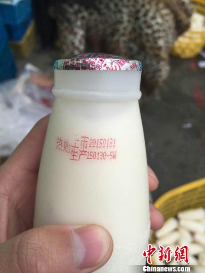 温州无良商家卖过期早餐奶被抓 日销量两万瓶