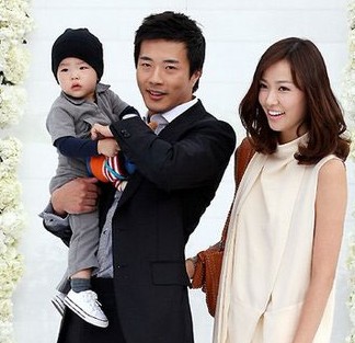 韩星权相佑儿女近照曝光被赞基因好颜值高