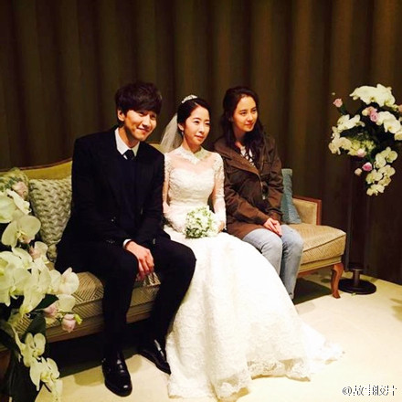 李光洙,宋智孝和新娘合照