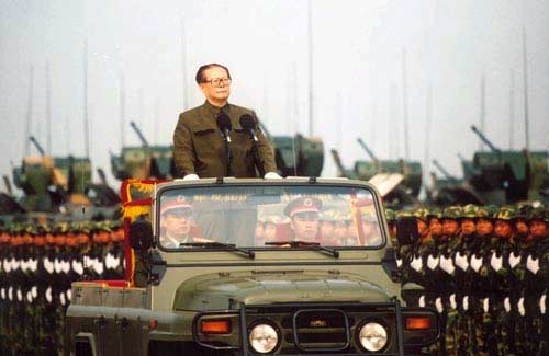 江泽民检阅济南军区"铁军师"