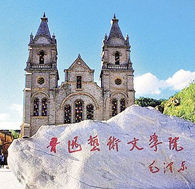 行走梦里延安 寻根精神家园(红色旅游)