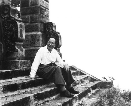 "在场的人开怀大笑. "papertiger"在英语中是纸550_448