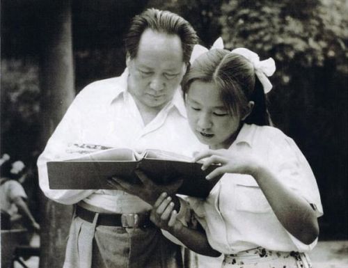 李讷,毛远新在香山听李讷讲故事 备注:为什么毛泽东的女儿姓李不姓毛?
