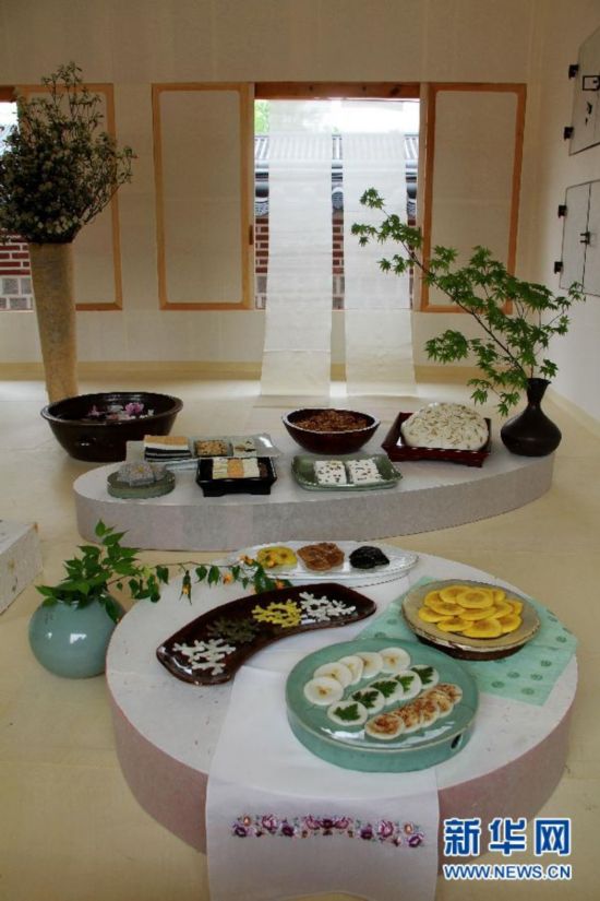 这是5月2日拍摄的在韩国首尔景福宫御膳房展示的传统宫廷饮食.