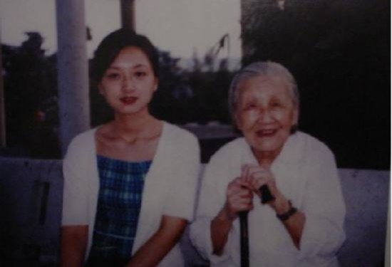 毛远新是毛泽东的二弟毛泽民烈士和朱丹华之子,1941年2月出生在新疆.