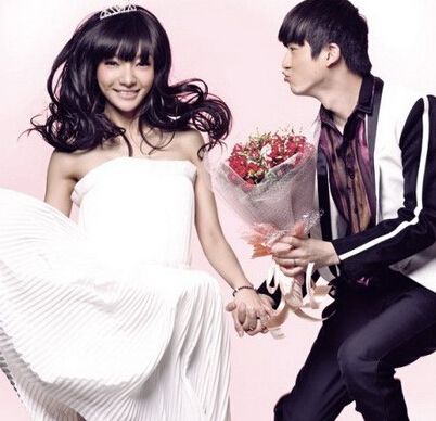 欧弟郑云灿捷克完婚天天兄弟齐捧场 明星搞怪婚纱照盘点