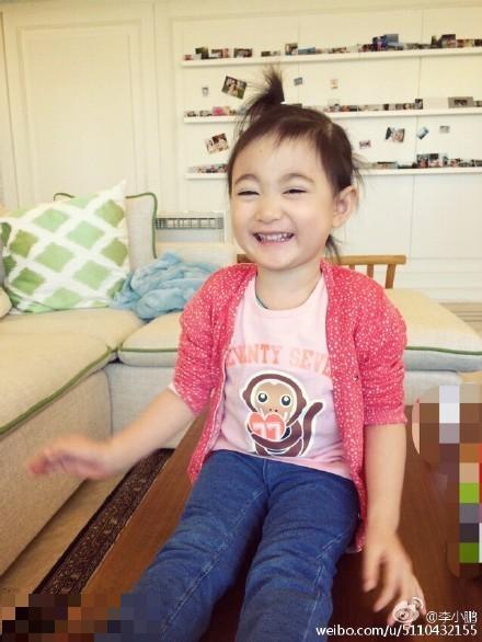 奥莉扎朝天小编萌翻 李小鹏调侃:信号强不强?