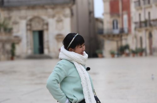 《花样姐姐》90后杨紫笑播正能量被点赞:你陪我们长大旅行