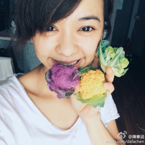 《花儿与少年2》陈意涵性格豪爽完爆许晴 搞怪照曝光