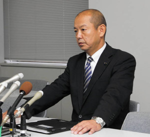 的日本自民党议员小路正和,因与该国黑社会组织"住吉会"会长关系密切