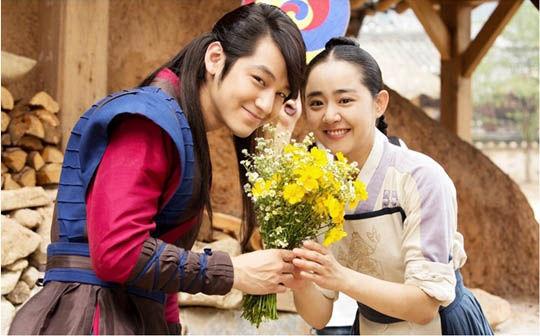 传尼坤与tiffany分手 韩国明星情侣近期分手大盘点