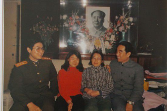 李敏,孔令华和家人在一起