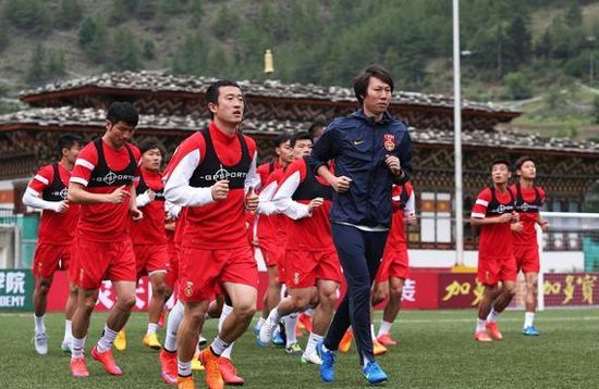 足协副主席致电国足为球队减压 放下包袱打