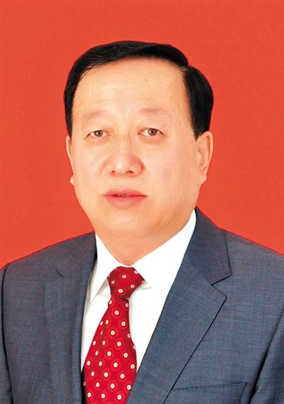 吴忠市卫生局局长,吴忠市人事局局长;青铜峡市委副书记,市长;自治区