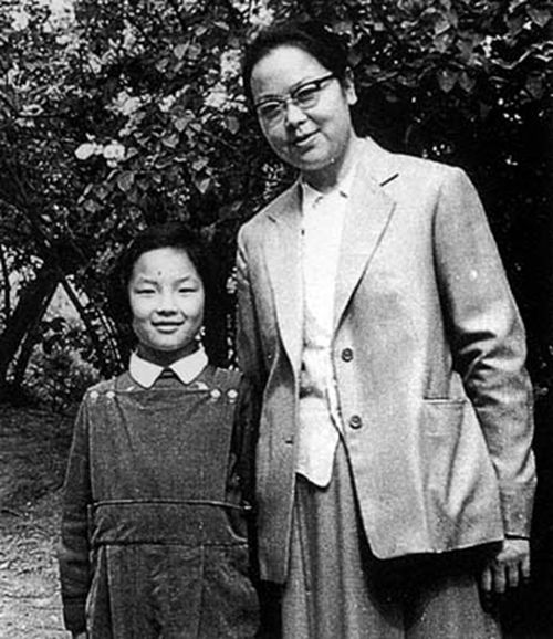 范元甄曾和江青,叶群,孙维世并称"延安四大美女",其起落的