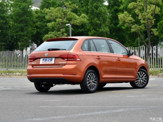 相比桑塔纳·尚纳(三厢版),桑塔纳·浩纳长度缩短191mm,高度增加6mm