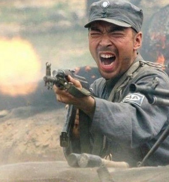 《中国兄弟连》.谁说新四军虚了?(注意肩章上的4a,新四军)