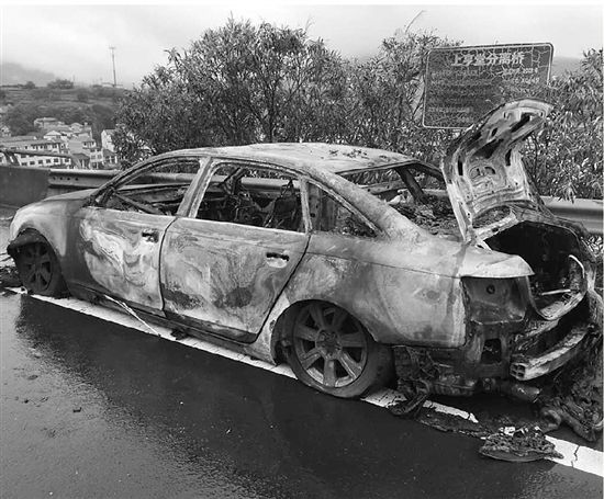 终于可换新车了     前天下午2点左右,诸永高速上,一辆奥迪车着火后被