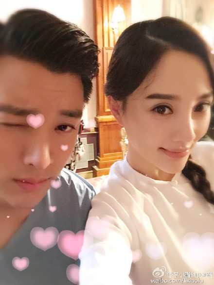 李小璐晒自拍对嘴亲甜馨 与贾乃亮秀恩爱