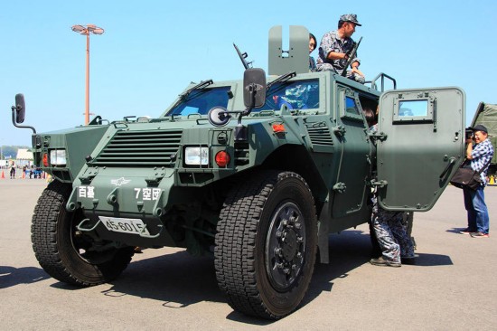 日本自卫队展出大批先进武器14