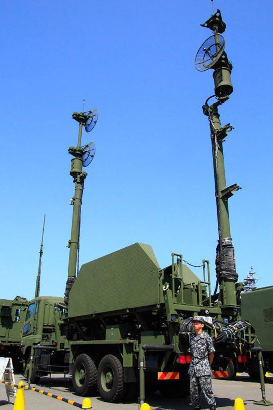 日本自卫队展出大批先进武器16