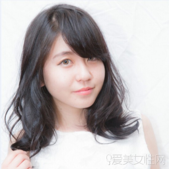 韩系气质齐肩披肩发 塑造气质美女