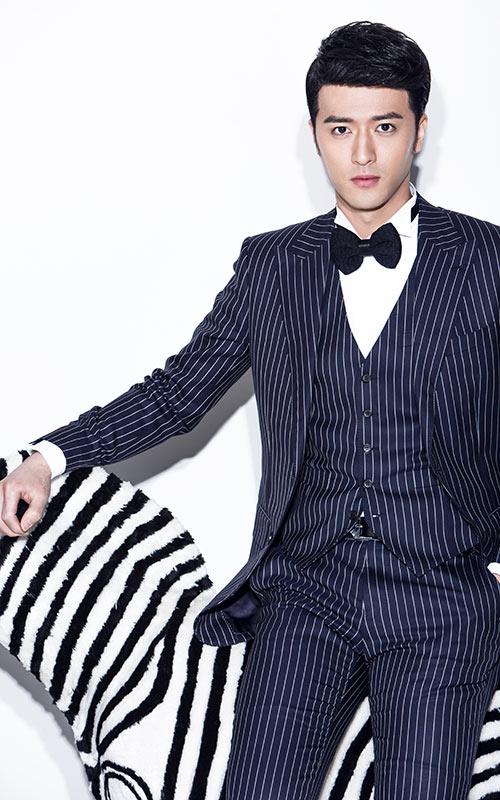 姚奕辰动感写真 时而冷峻时而鬼马引领反差萌