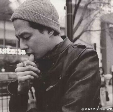 韩国帅欧巴抽烟造型秀:赵寅成风情万种 池昌旭李钟硕妖媚