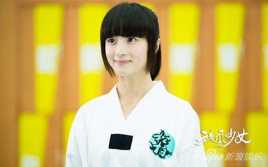 《旋风少女》胡冰卿清纯超郑爽 百草美照盘点