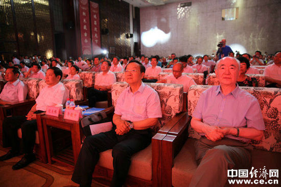 江西省瑞昌市委书记罗文江出席"2015第二届中国中部(九江)红木家具