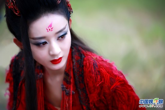 《花千骨》赵丽颖逆袭开挂 红衣妖神霸气出世