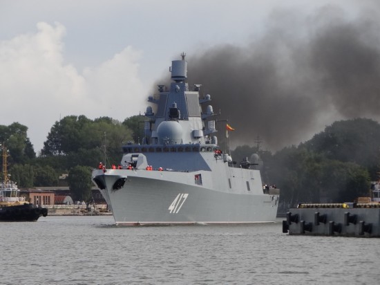 组图俄版神盾舰起航冒出滚滚黑烟3