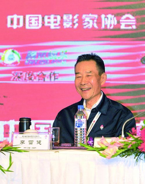 金鸡百花电影节吉林开幕李雪健献花同路人