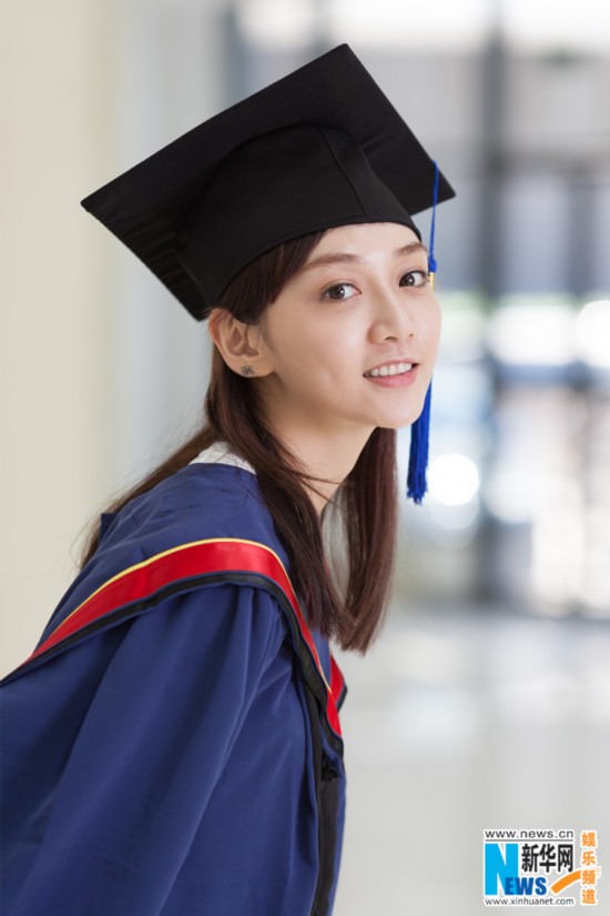 陈晓真是赚到了!陈妍希校园照曝光清纯到不行