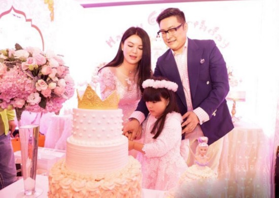 中好友王艳,金巧巧,赵文卓张丹露夫妇,伍仕贤龚蓓苾夫妇,张亮,黄健翔