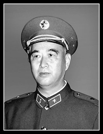 军区参谋长张景华同志,因病医治无效,于10月13日在北京逝世,享年93岁