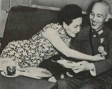 揭秘:宋美龄在蒋介石的棺材里放了什么?