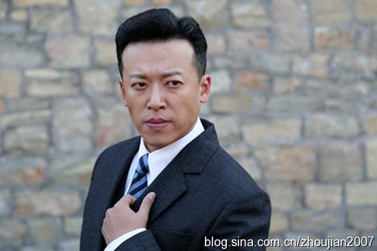 参演了好几部热播的抗战剧,演技受到认可,像《二炮手》里的"郭闻志"