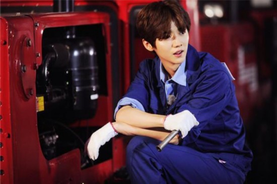 奔跑吧兄弟第三季:baby郭采洁穿越变厂花 鹿晗为张慧雯暴走