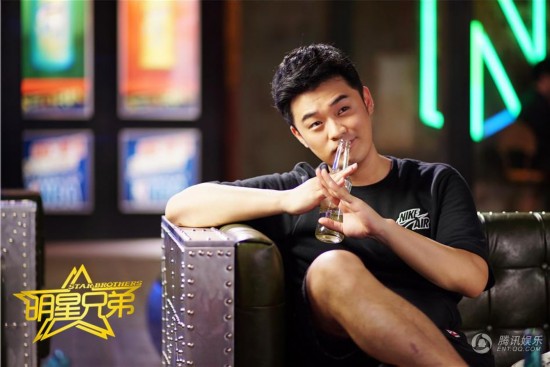 陈赫30岁生日晒与父母合影 扒跑男陈赫恋上张子萱消费前妻