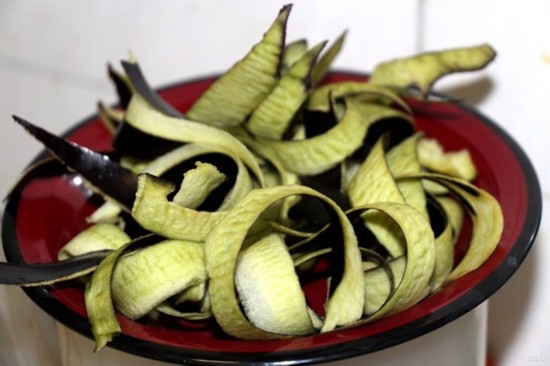 茄子皮抗癌胜过药物 这些没用的食物竟是抗癌圣品--山东频道--人民网