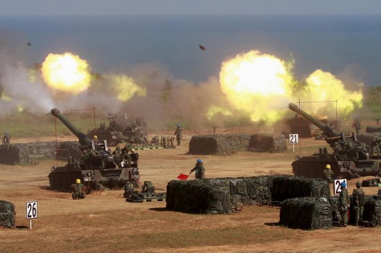 美欲售台湾10亿美元先进武器 解放军强硬回击